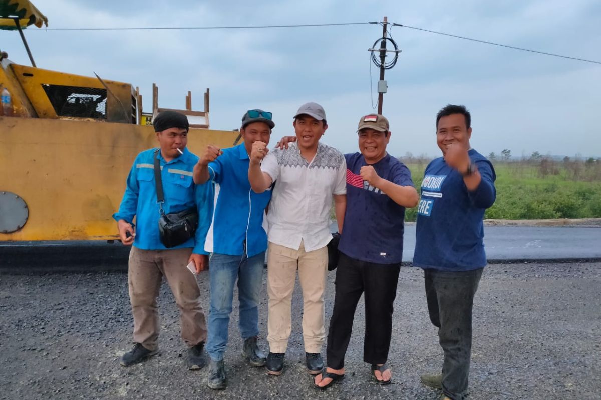 Gubernur pantau langsung pengaspalan terminal baru