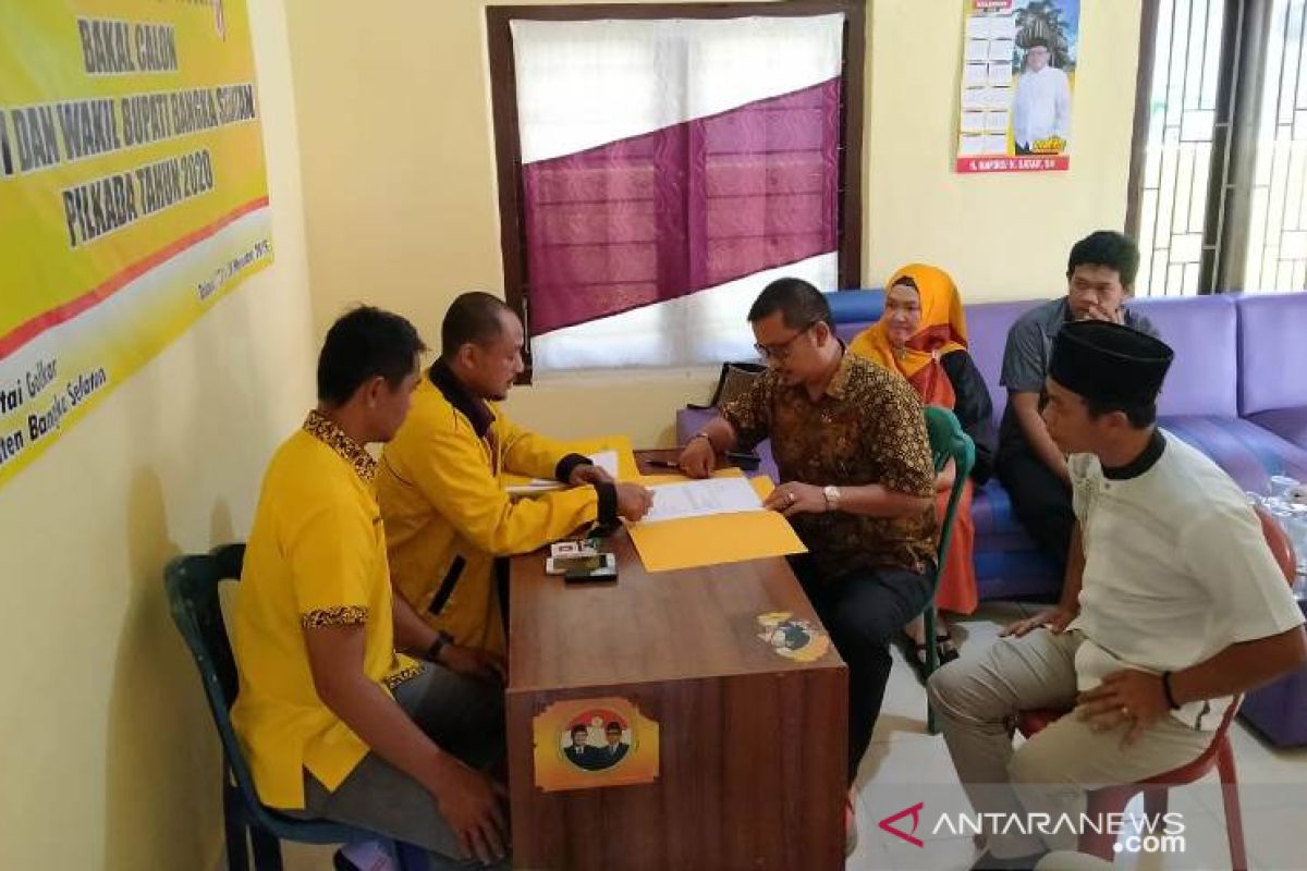 Tokoh Pemuda Basel, Suhardi ambil formulir bacawabup lewat partai Golkar