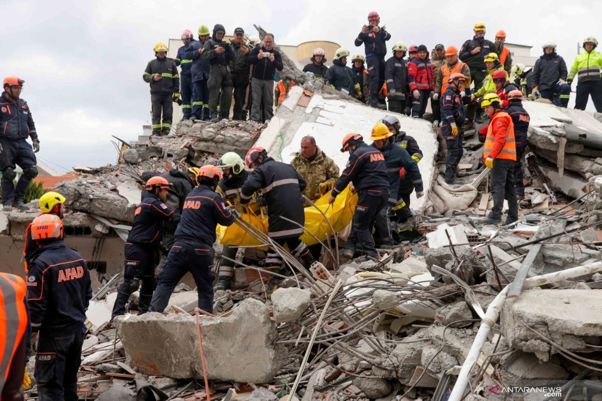 Albania upayakan penangkapan terkait 51 korban tewas akibat gempa