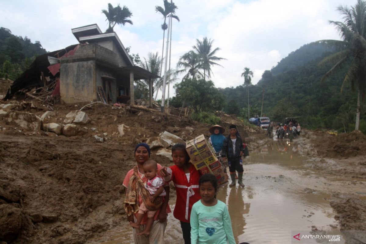 Jumlah pengungsi banjir di Solok Selatan bertambah