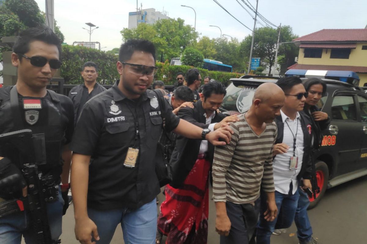 Polisi konferensi pers tangkap penagih utang bersenjata api