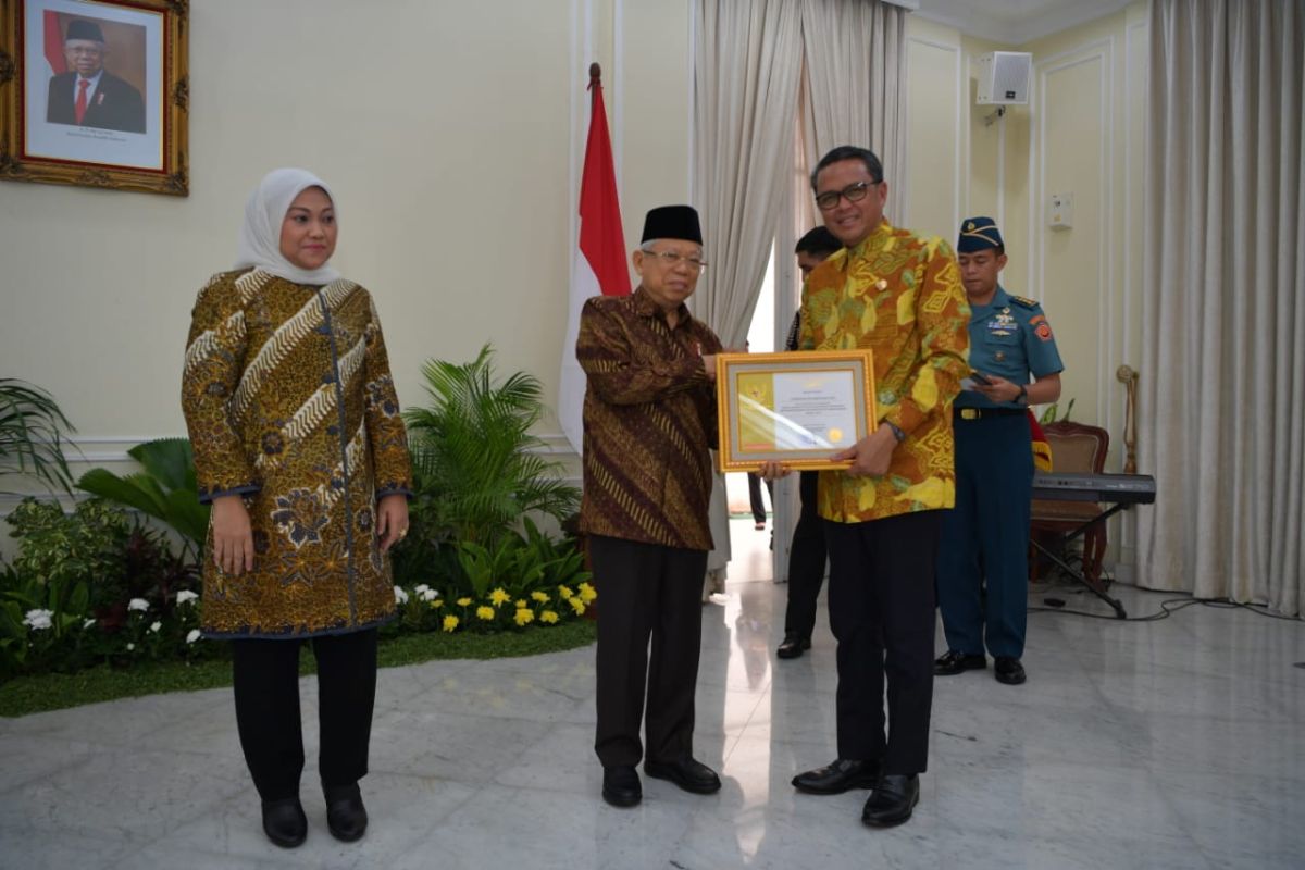 Gubernur Sulsel raih penghargaan Paramakarya 2019