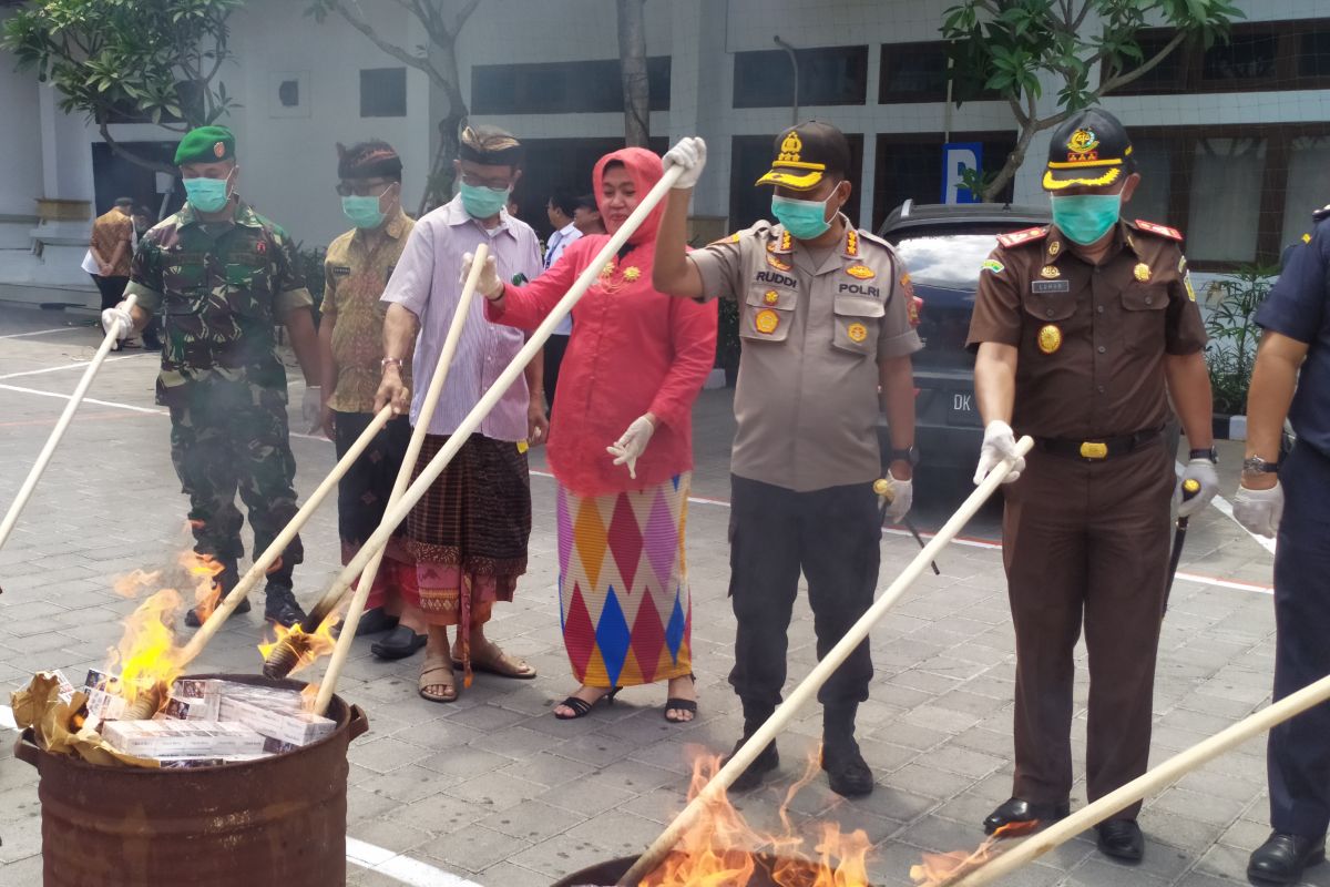 Kejaksaan Negeri Denpasar musnahkan barang bukti narkotika miliaran rupiah