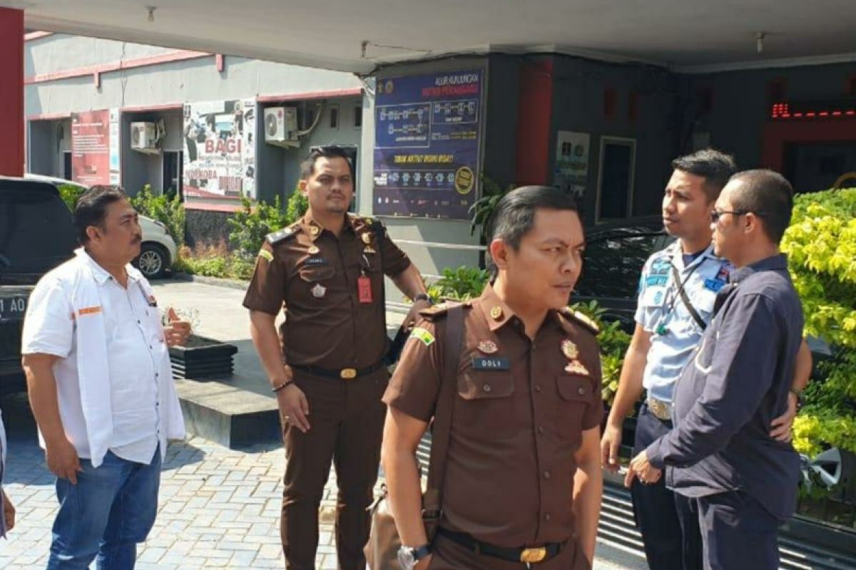 Kejati Riau tahan mantan anggota DPRD Bengkalis