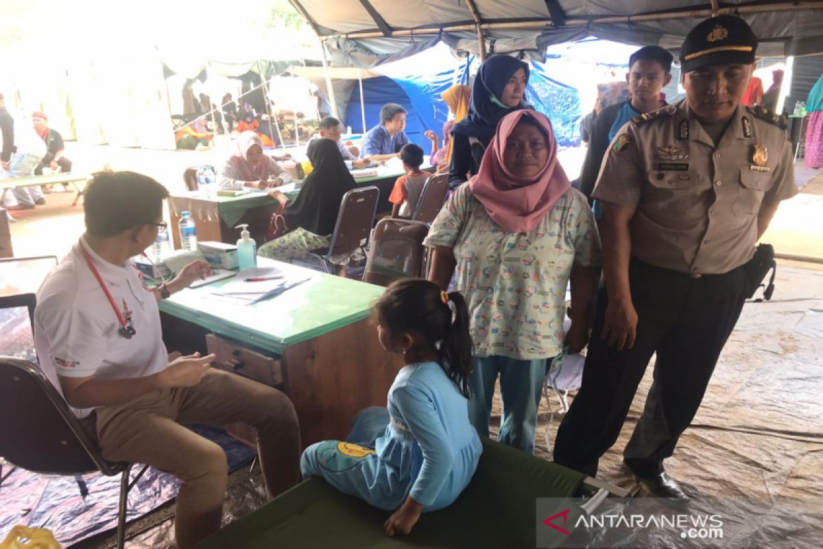 Biddokkes Polda Kalsel gelar pengobatan gratis di lokasi kebakaran Pulau Sebuku