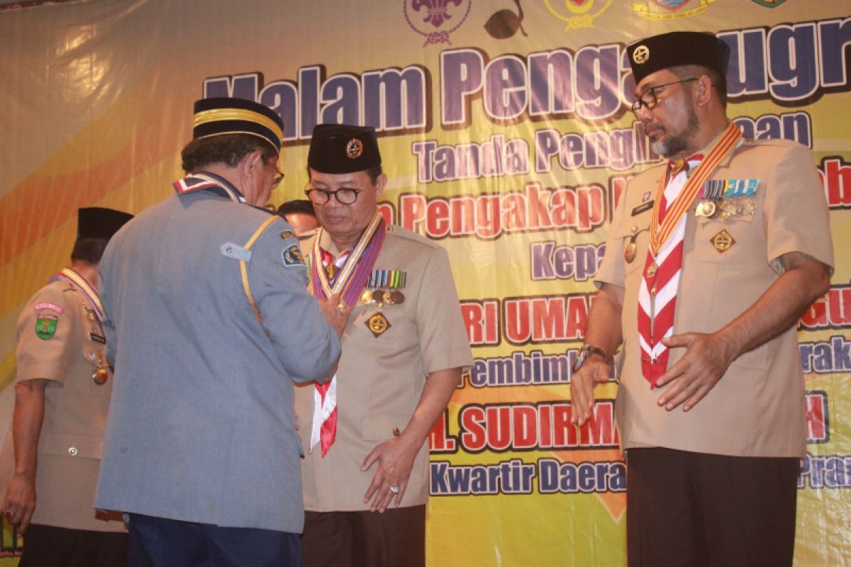 Gubernur Jambi dianugerahi penghargaan dari Pramuka Sabah Malaysia
