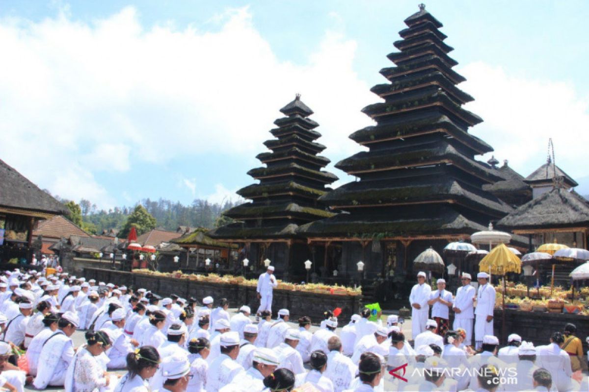 Pasraman Pemangku Pedukuhan Siddha Swasti adakan upacara 