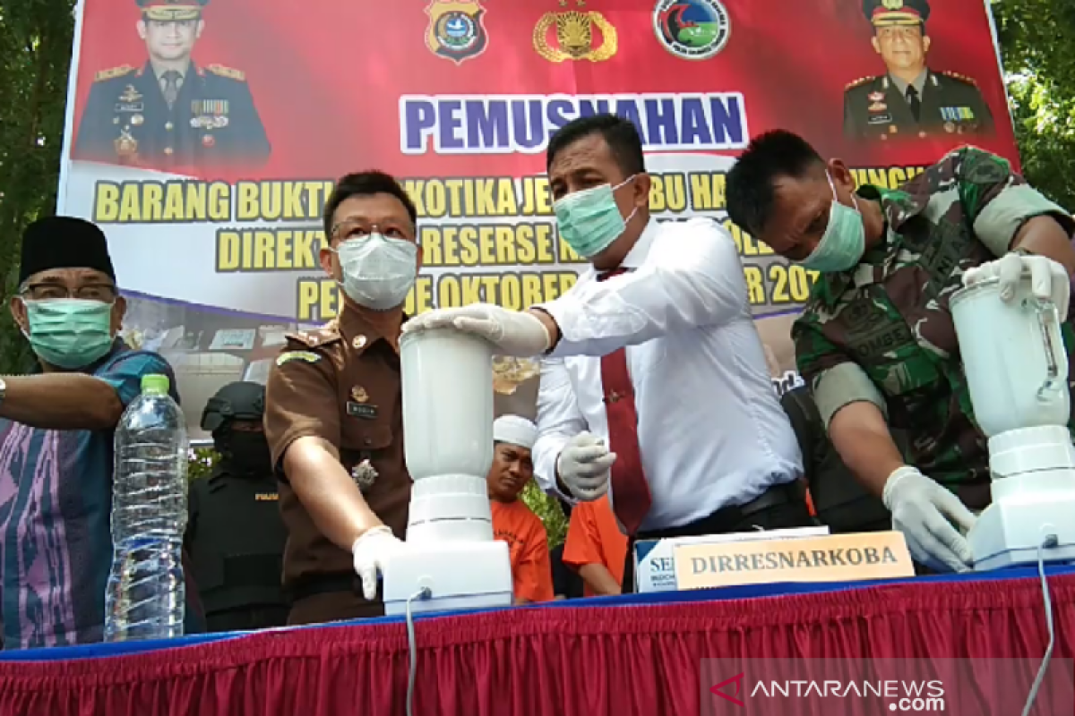 Polda Sulawesi Tenggara musnahkan 1,339 kg sabu dan 15 pil ekstasi
