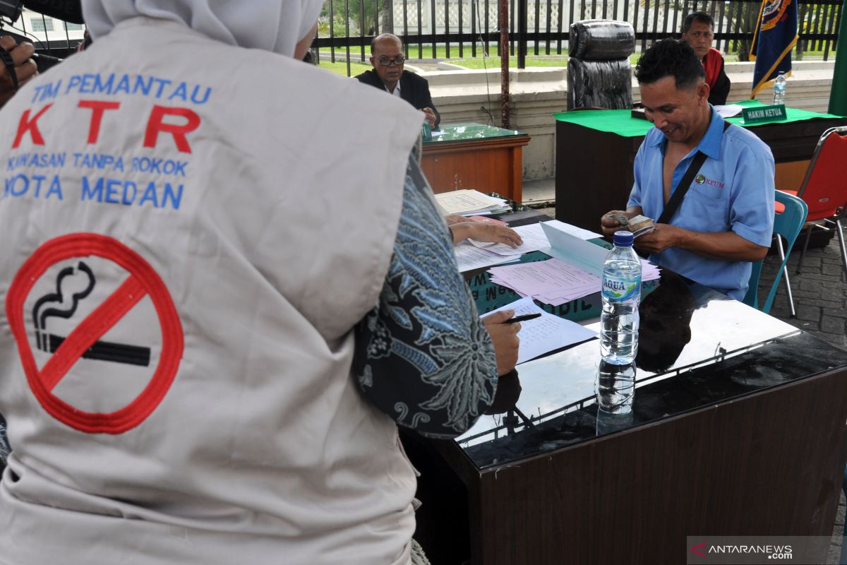 Awas merokok di sembarang tempat, Pemkot Medan gelar sidang tipiring di tempat bagi pelanggar