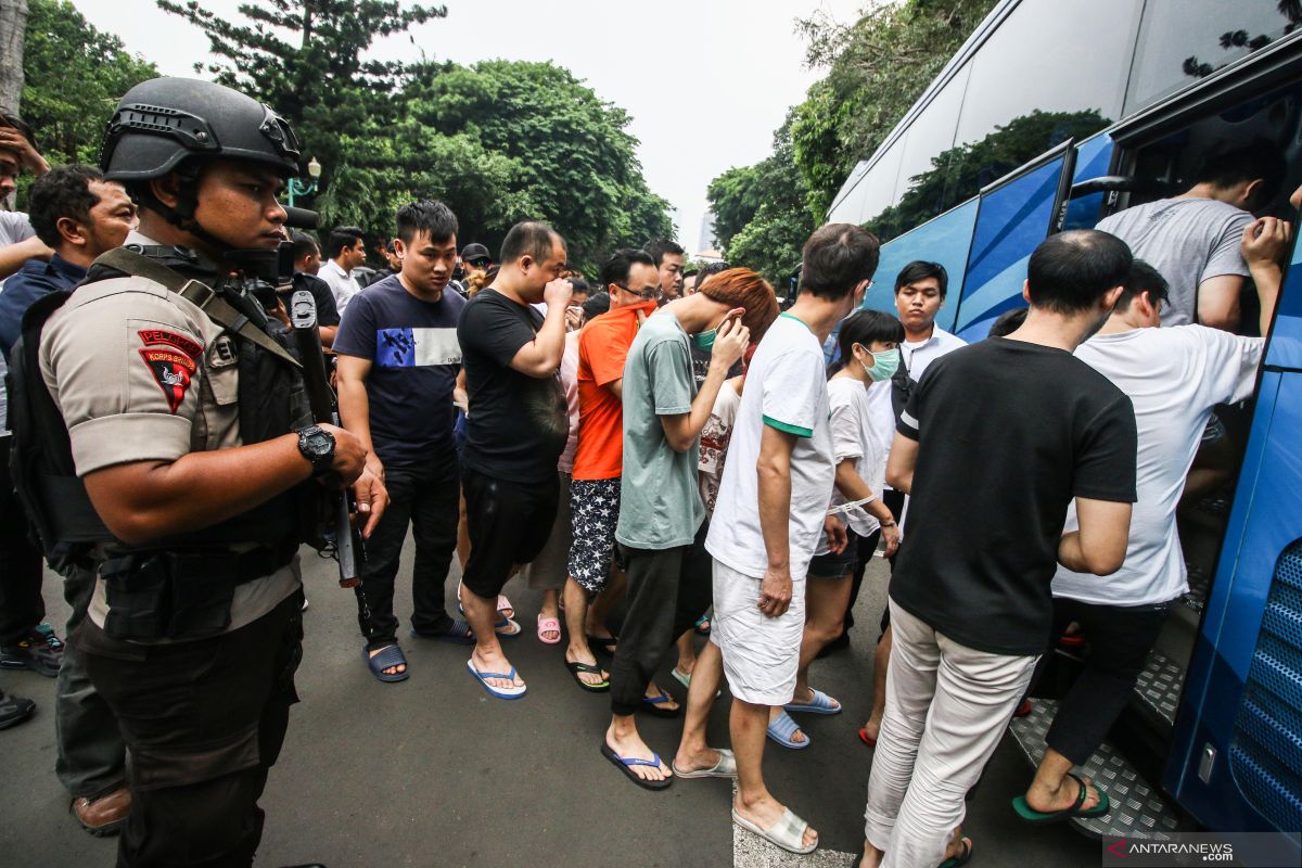 Polisi serahkan 80 WNA China ke imigrasi untuk dideportasi