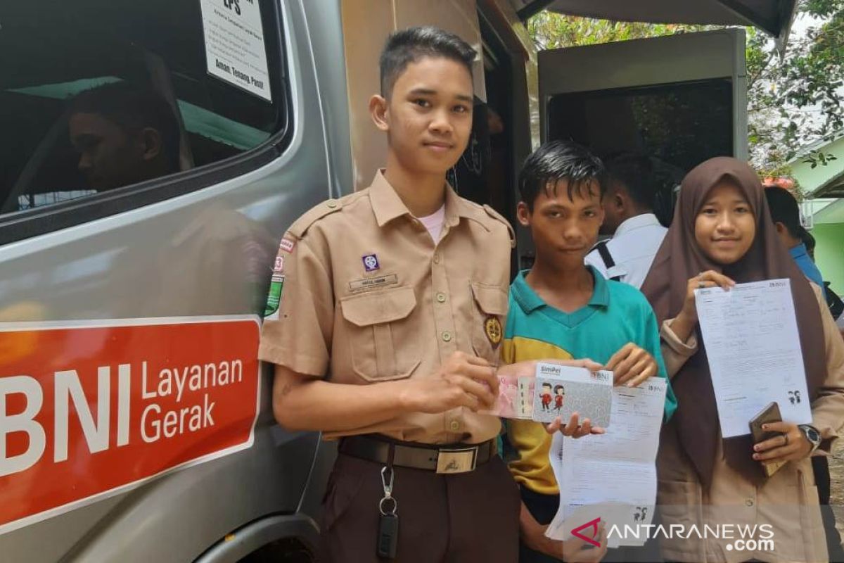 BNI Pontianak sambangi langsung siswa penerima Program Indonesia Pintar