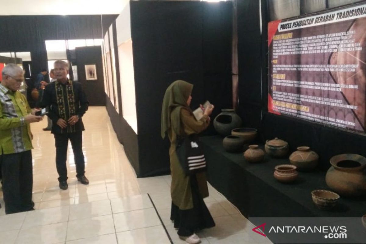 Di Kendari, pameran keramik museum jadi perhatian pelajar