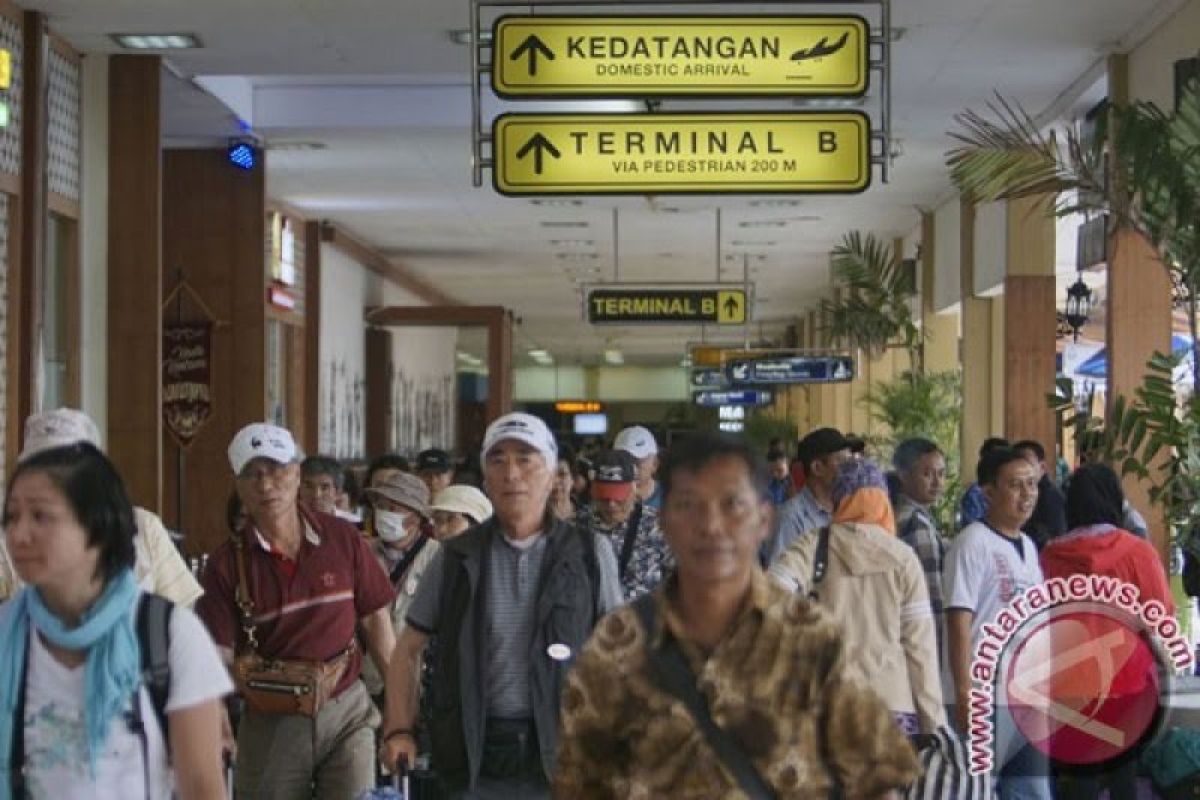 Petugas Bandara Adisutjipto amankan seorang bercanda membawa bom