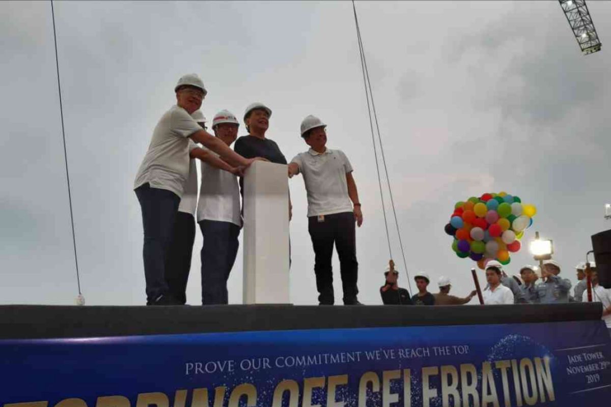Transpark Juanda Bekasi gelar topping off tower pertama