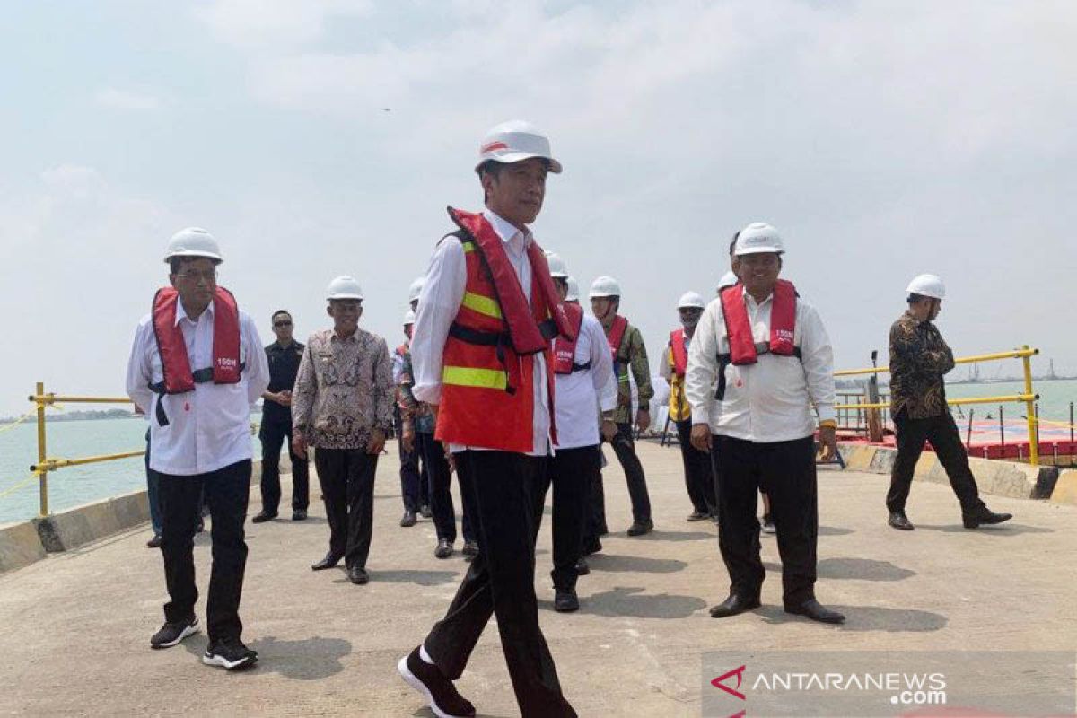 Putri Tanjung dan Taufan diajak Jokowi ke Subang beri sentuhan fintech