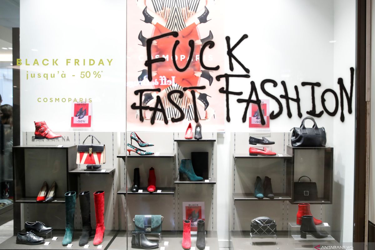 Pengertian "fast fashion" dan dampaknya bagi kehidupan