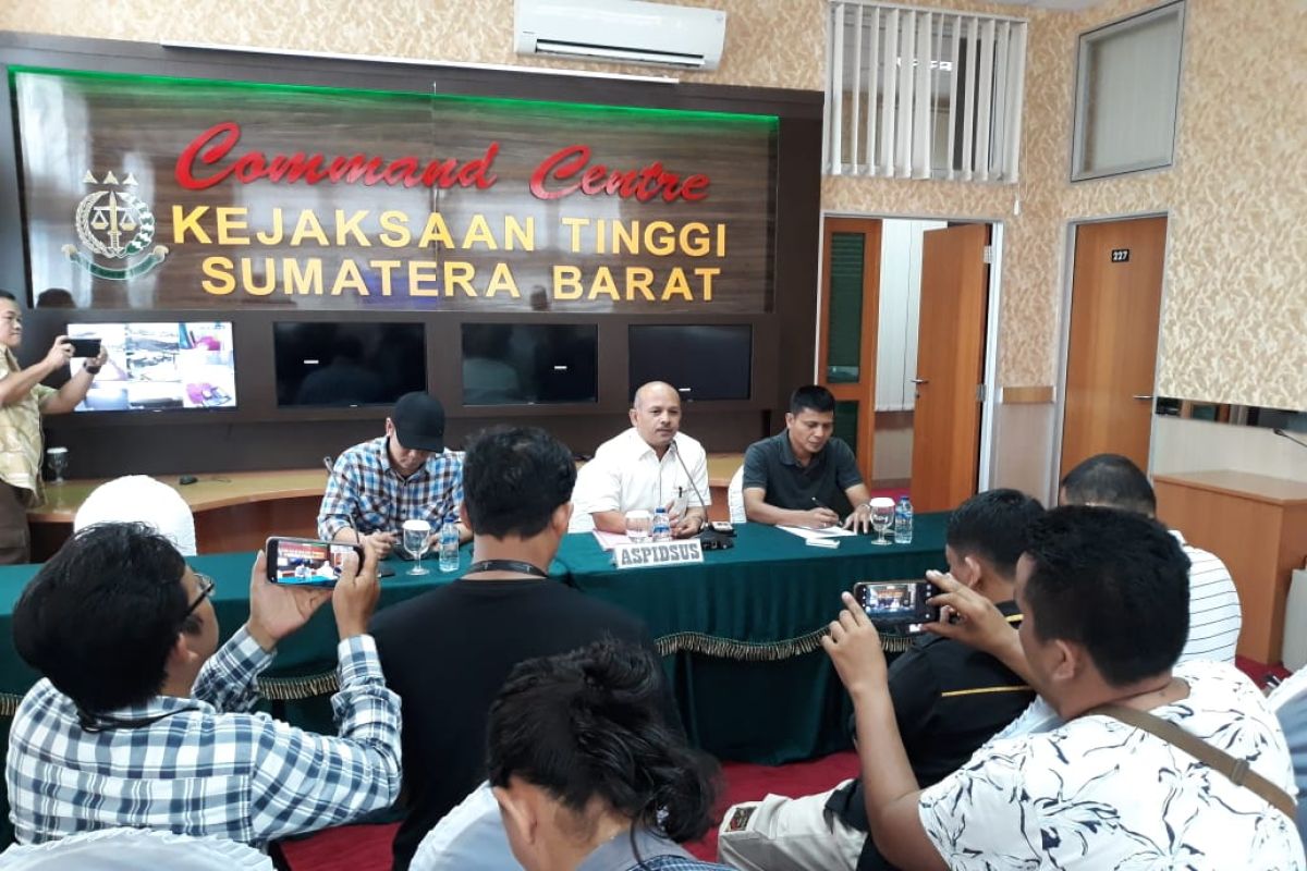 Kejati Sumatera Barat buru tujuh terpidana korupsi