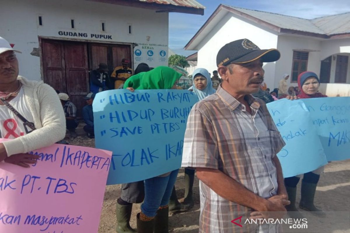 Desa Sikara Kara, lahan PT TBS bekas perkampungan yang ditinggalkan masyarakat