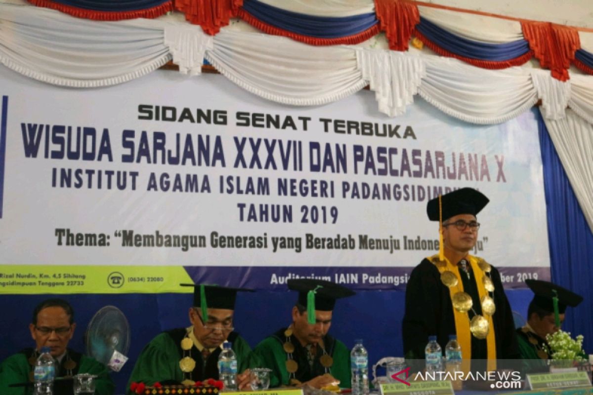 IAIN Padangsidimpuan wisuda 318 lulusan