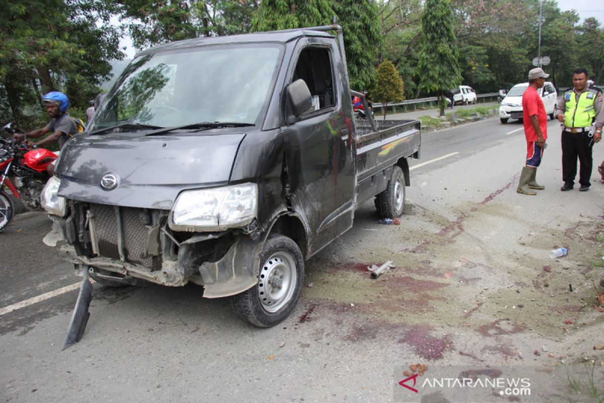 Seorang penumpang tewas usai mobil terbalik ditanjakan