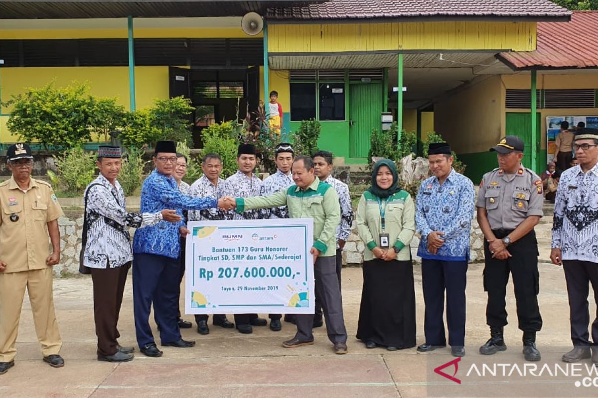 Antam kembali salurkan bantuan kepada 173 guru honorer