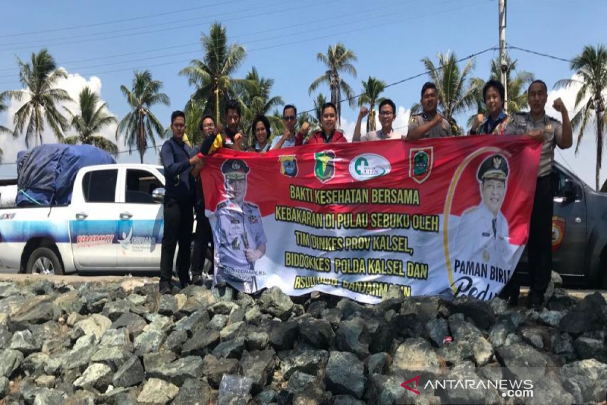 Tim gabungan berikan bantuan sosial dan obat-obat untuk Pulau Sebuku