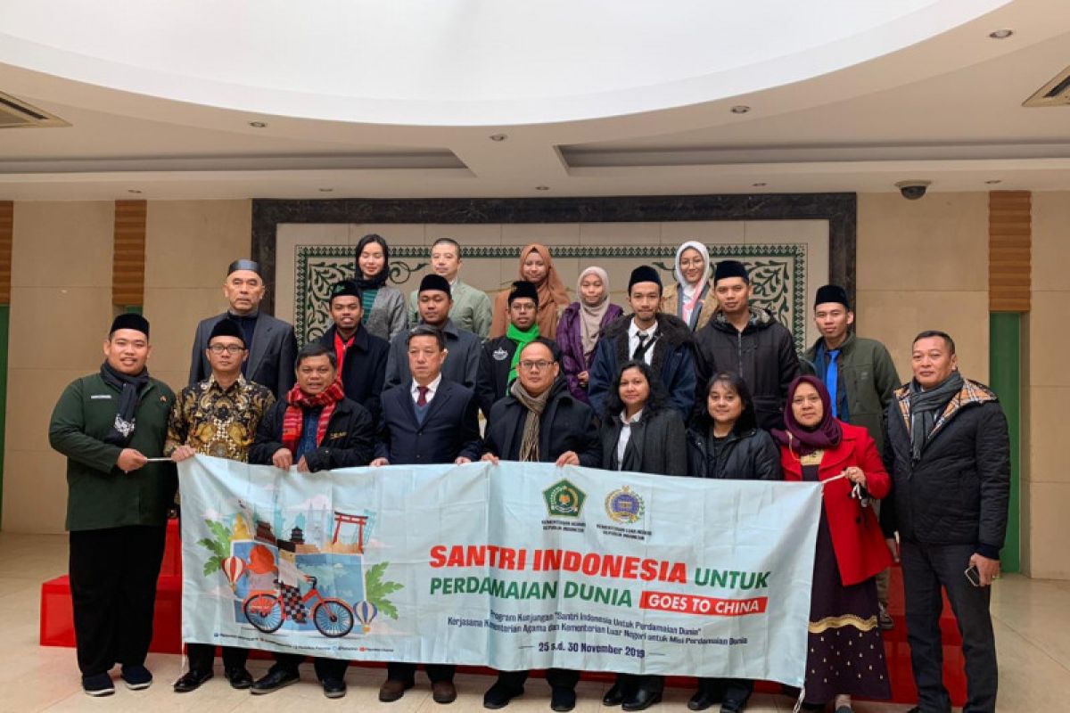 Santri Indonesia  berdialog dengan Sekjen China Islamic Association