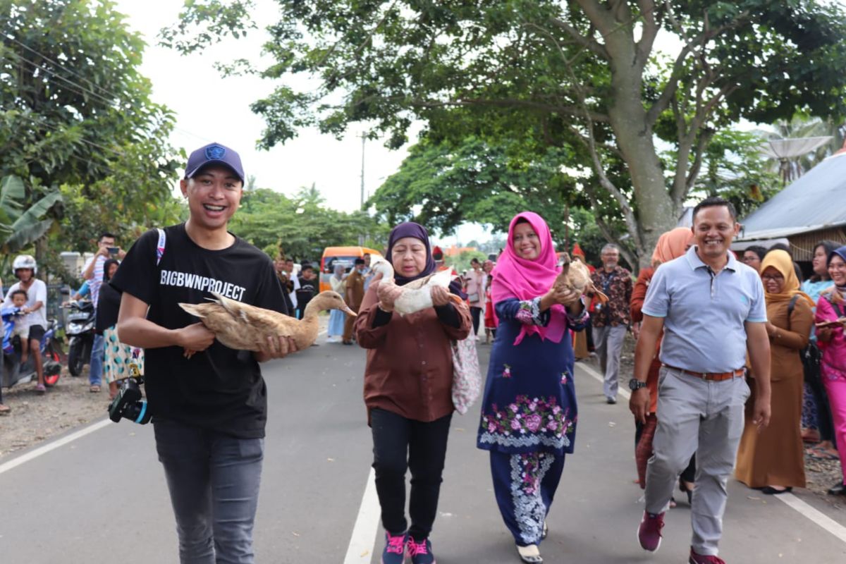 Payakumbuh promotes duck race to Brunei Darussalam tourists