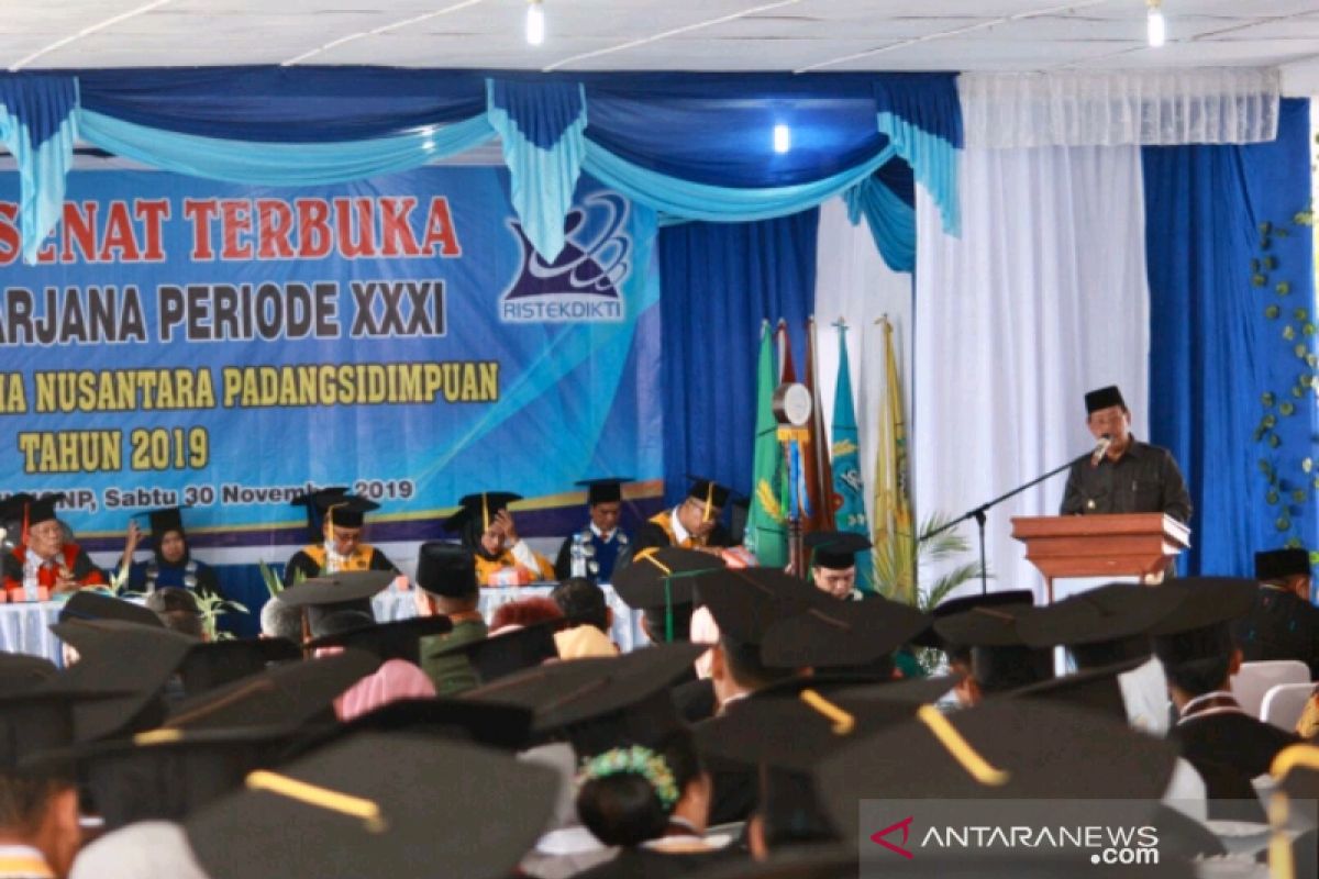 253 lulusan UGN Padangsidimpuan di wisuda