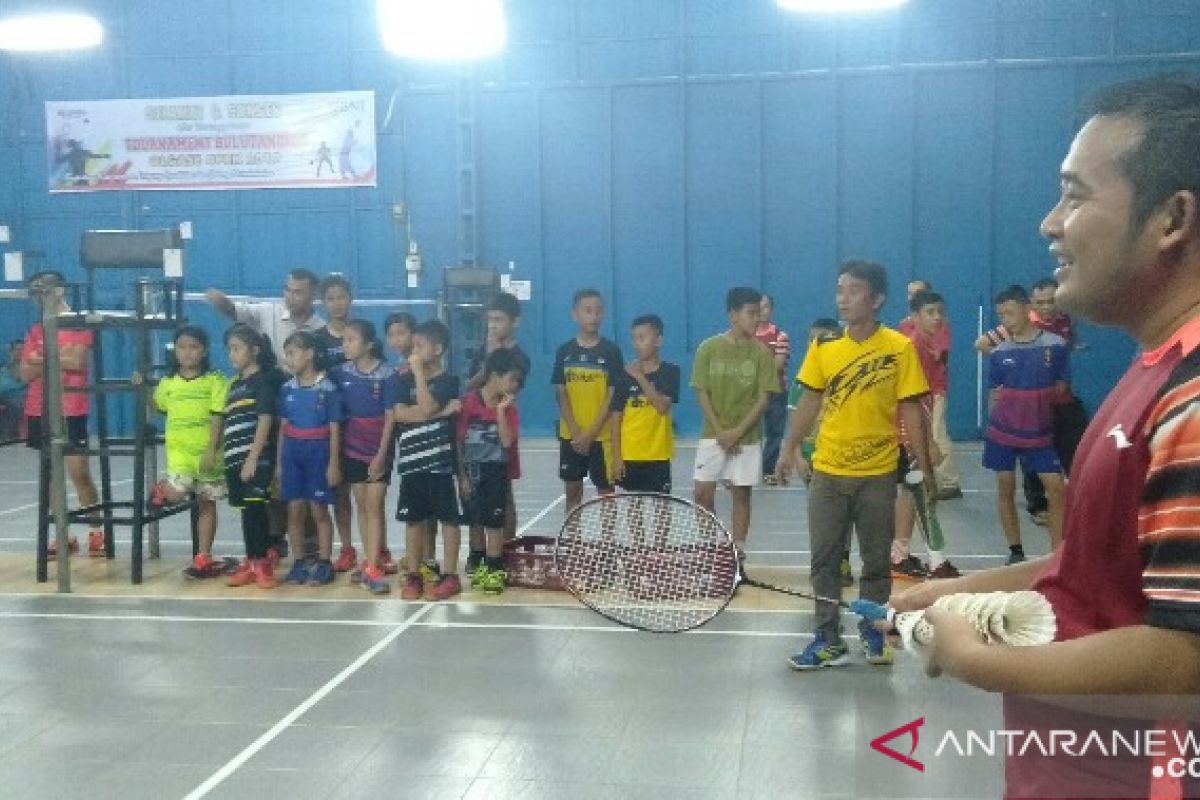 Mantan juara dunia identifikasi  bakat atlet badminton di Gunungsitoli