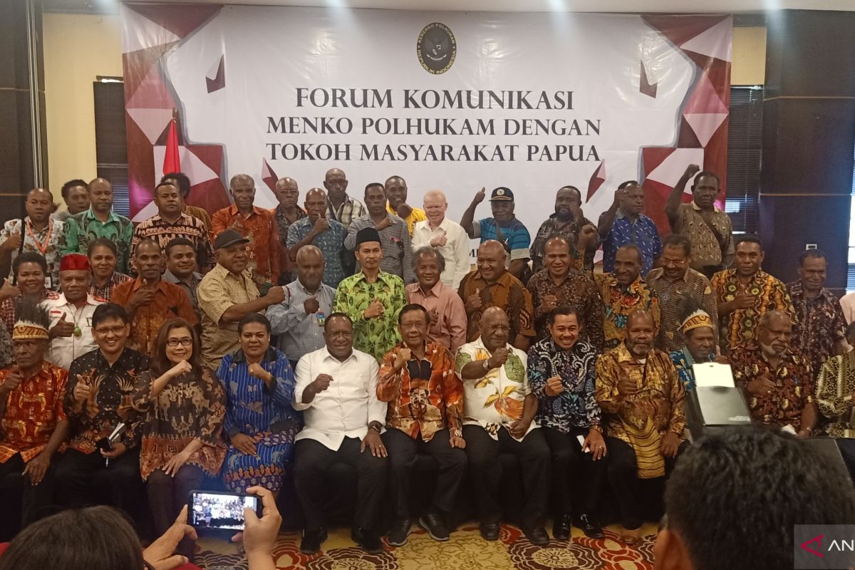 Menkopolhukam Mahfud MD berdialog dengan para tokoh Papua