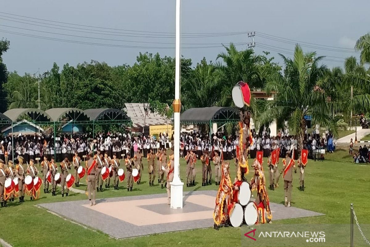 Drumband Satpol-PP Balangan meriahkan HUT PGRI ke-74