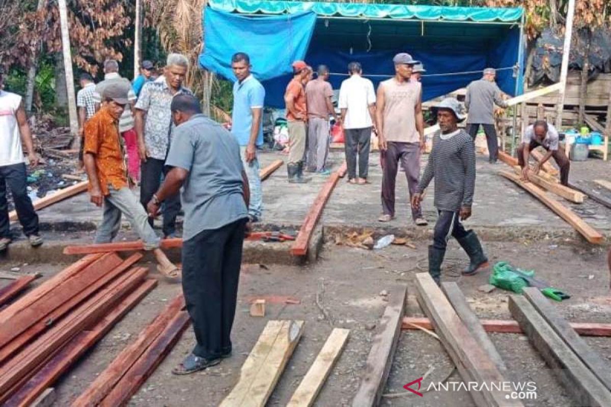 Warga Langkahan bangun rumah baru untuk warganya pascakebakaran