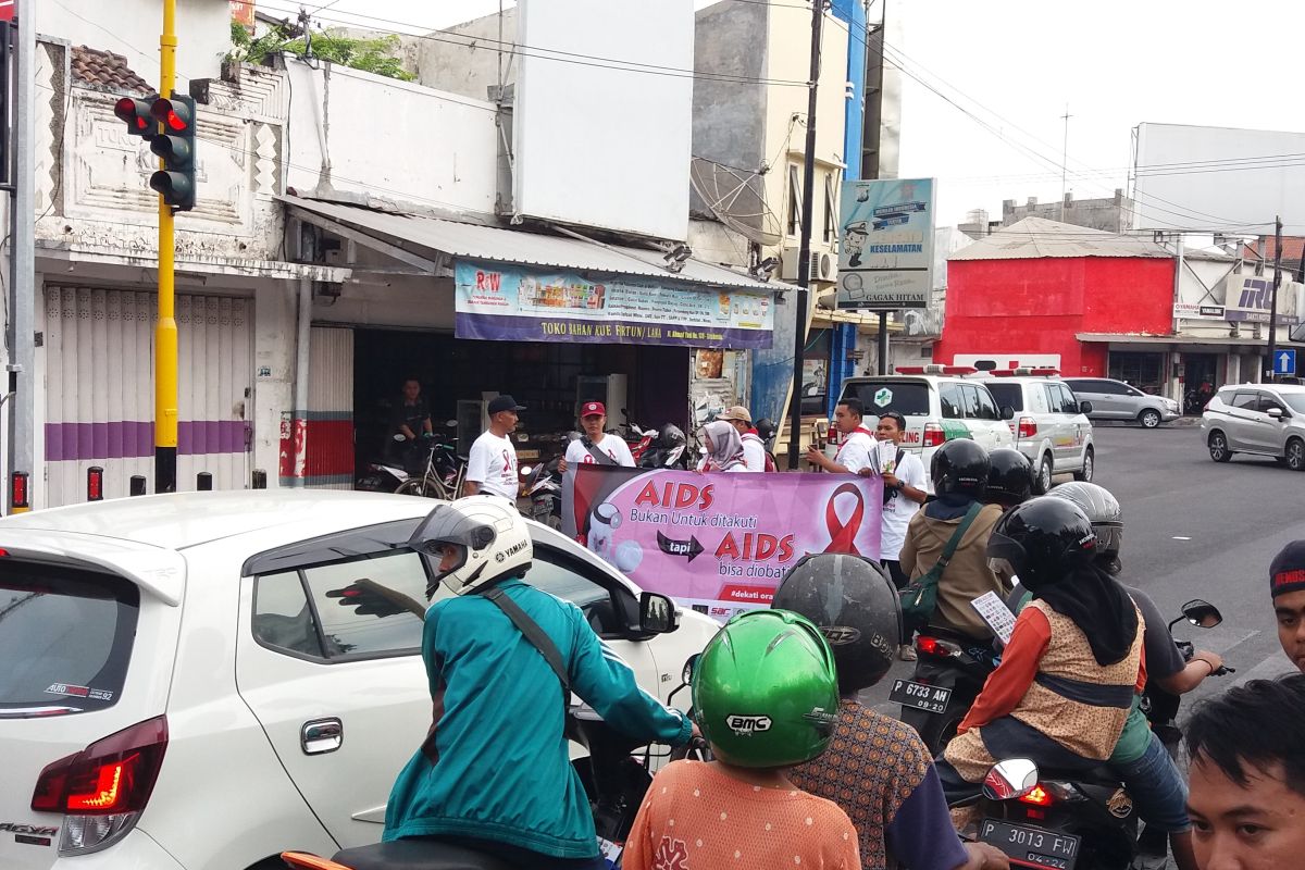 Ratusan warga Situbondo aksi damai peringati Hari HIV/AIDS se-Dunia