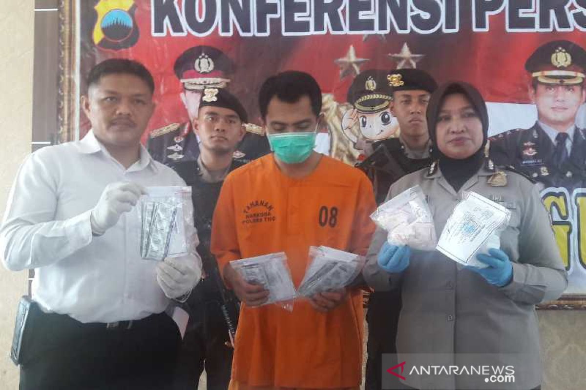 Edarkan obat terlarang, seorang satpam di Temanggung ditahan