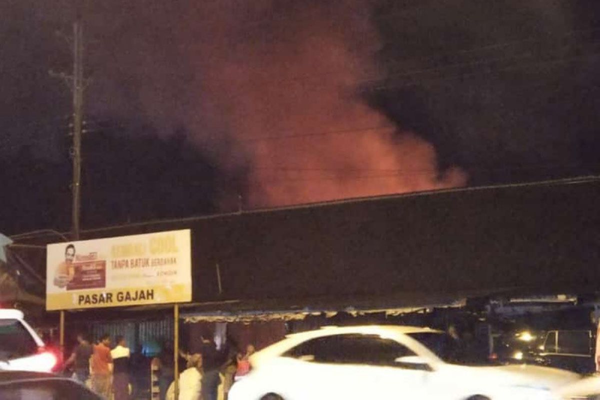 Pasar Gajah Demak terbakar