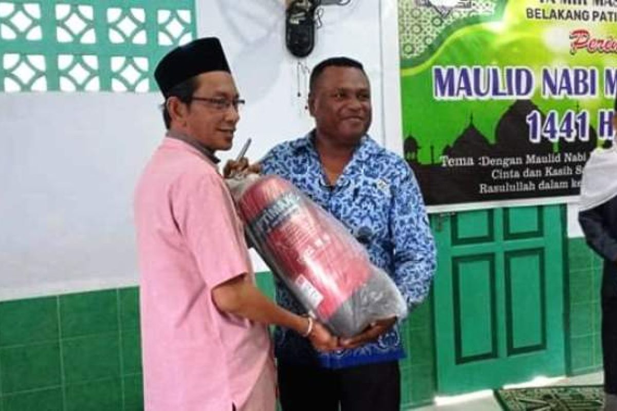 Rumah ibadah Biak Numfor mendapat bantuan alat pemadam kebakaran