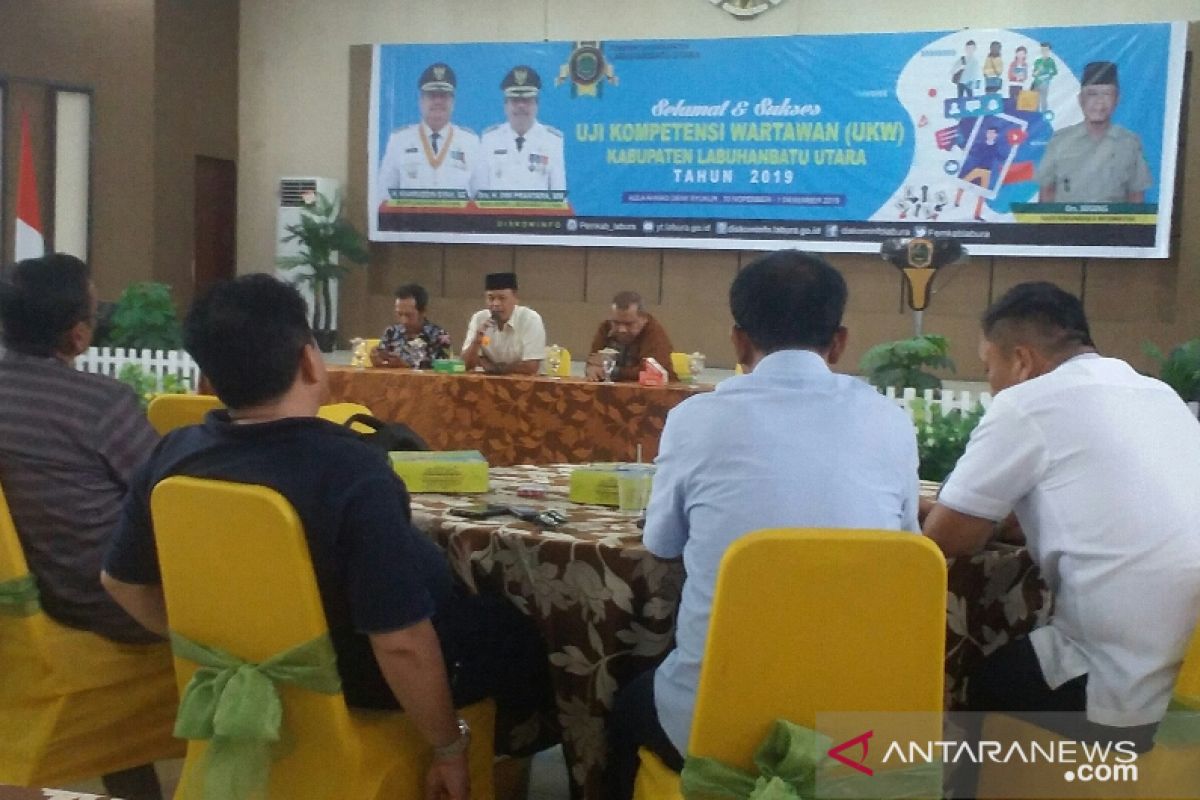 Bupati Tutup UKW Angkatan XXIX di Labura