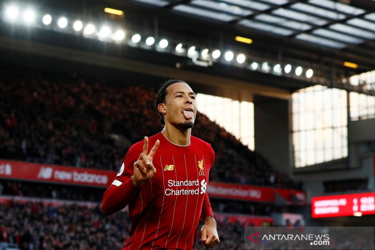 Candaan Ballon d'Or dari Van Dijk dikecam adik Ronaldo