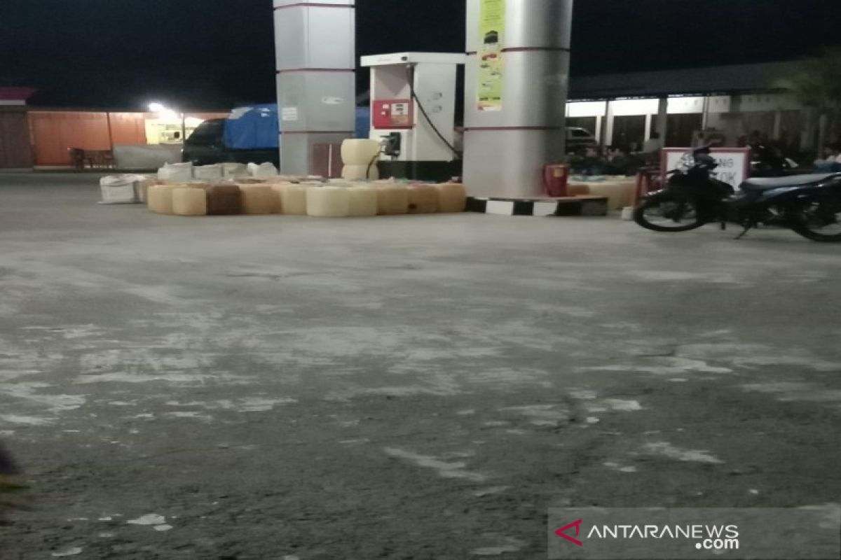 BBM sulit didapat di SPBU Simangambat, warga minta pertamina turun tangan