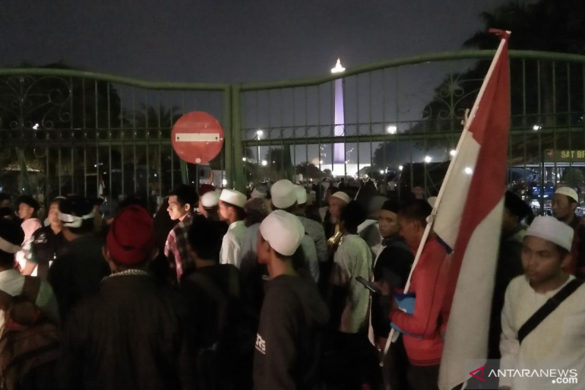 Reuni 212, massa mulai berdatangan ke Monas