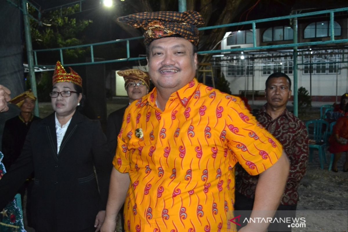 Bupati Morowali Utara Aptripel Tumimomor meninggal dunia