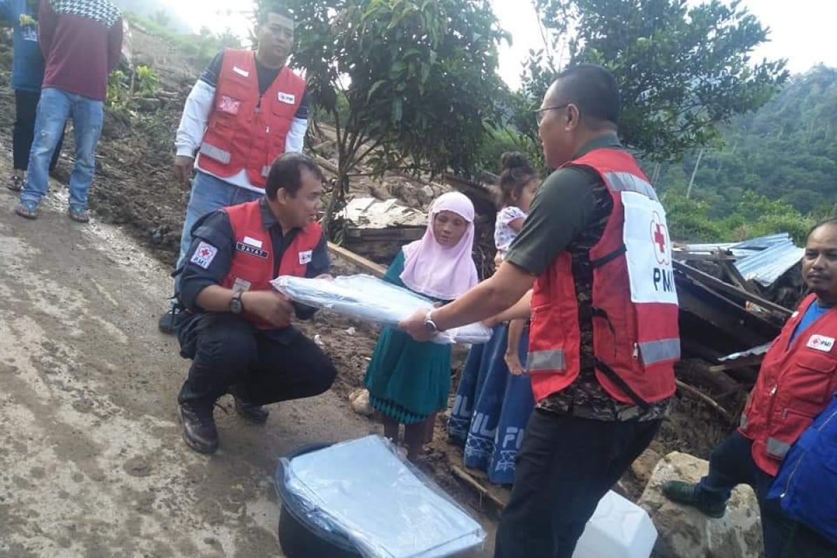 PMI salurkan bantuan untuk korban banjir bandang di Sumbar