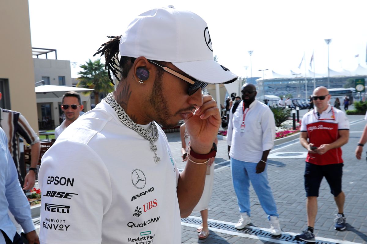 Lewis Hamilton melaju tanpa hambatan untuk juarai GP Abu Dhabi