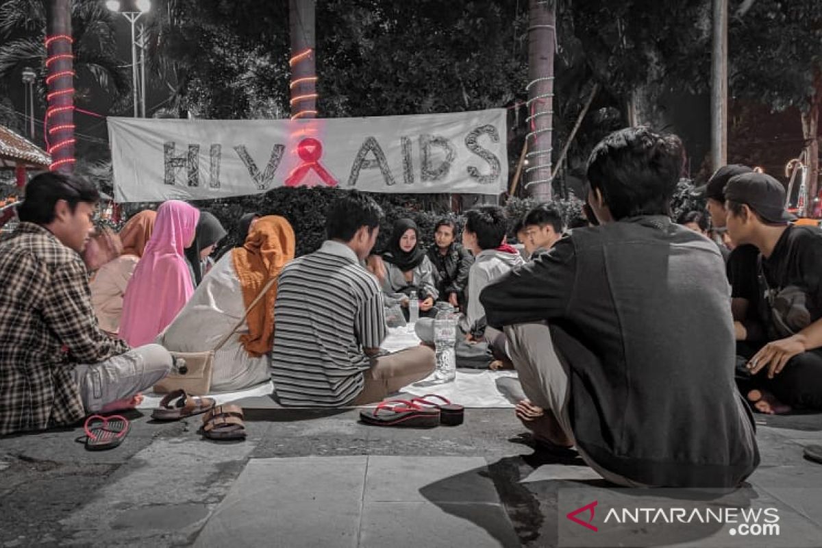 PMII Politeknik Negeri Jember galang tanda tangan peringati Hari AIDS