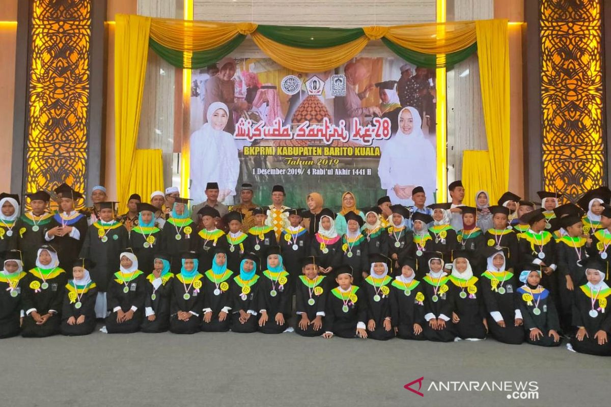 Bupati wisuda 899 santri