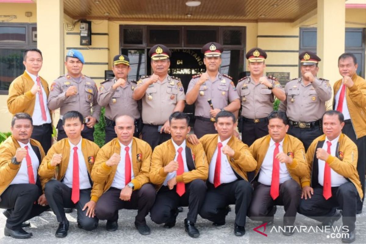 Kapolres Tanjungbalai beri penghargaan personel berprestasi