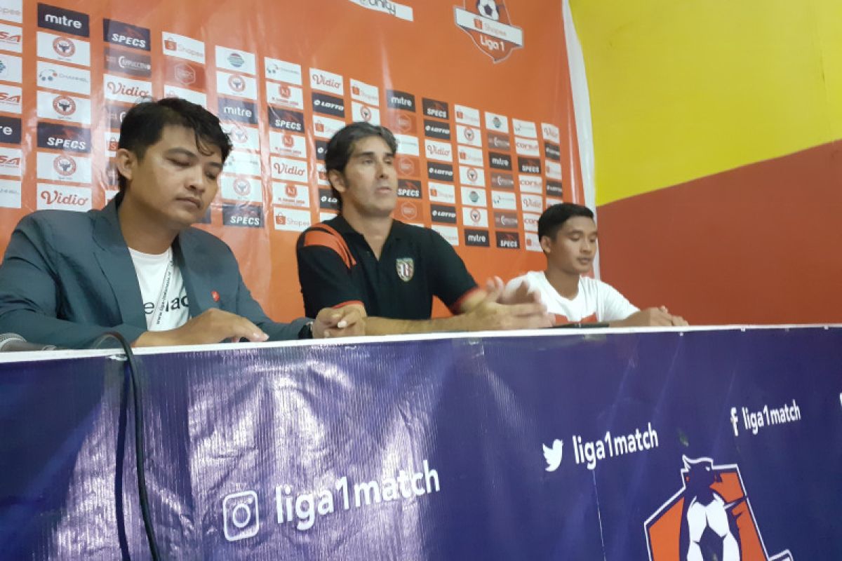 Pelatih Bali United kecewa tidak angkat piala di Padang