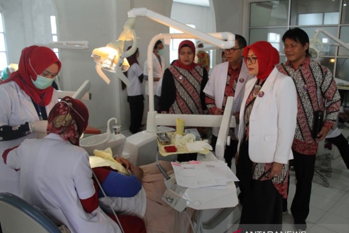 Angka karies gigi tinggi, dokter di Aceh beri pengobatan gratis