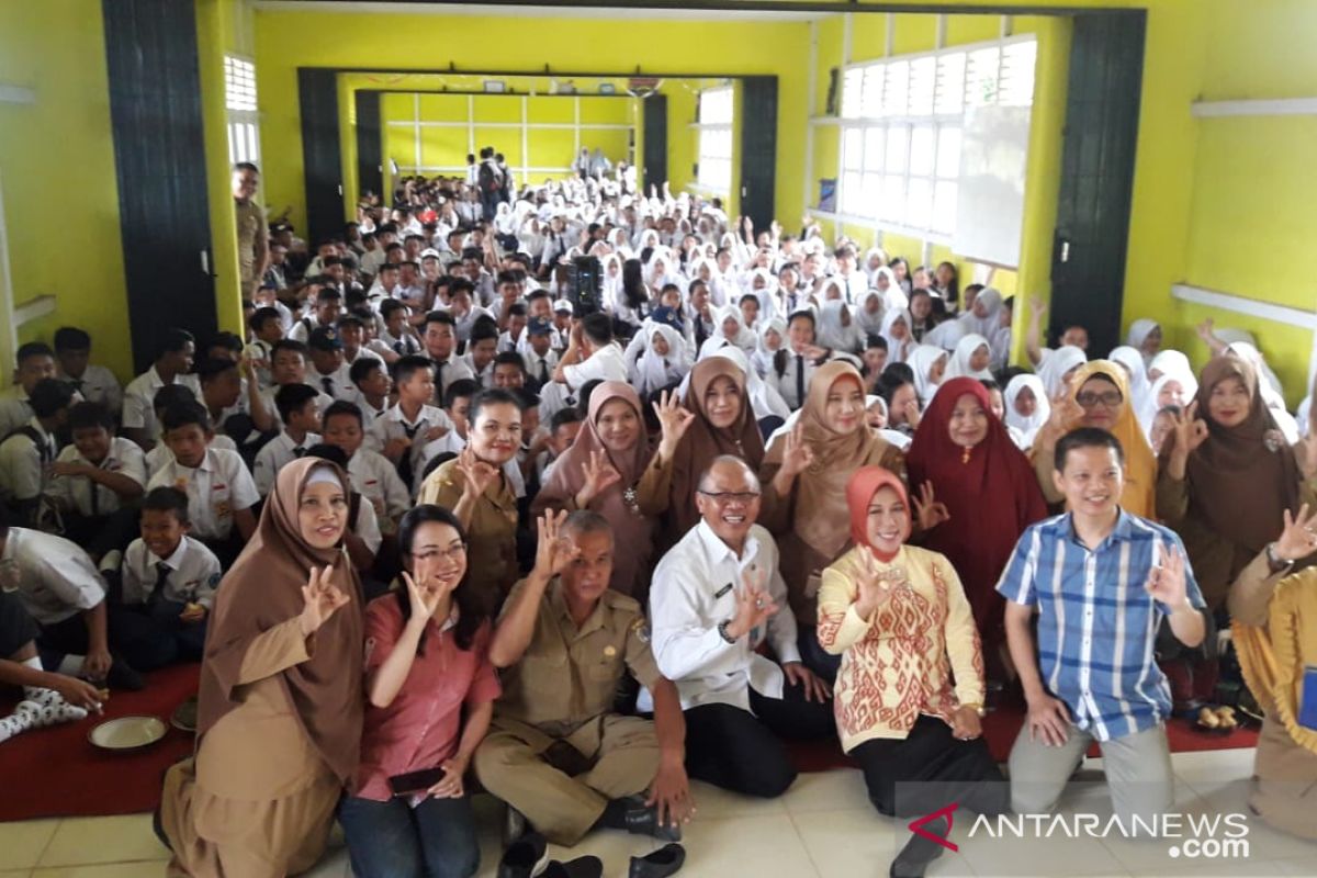 Ketua TP PKK Melawi buka kegiatan motivasi class pelajar SMP